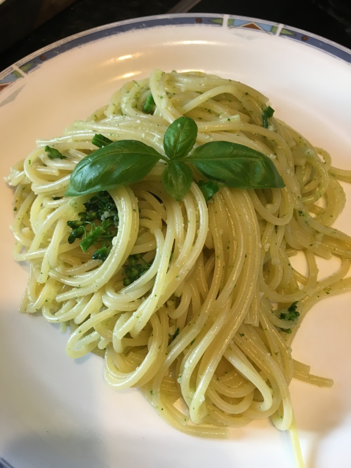 Genial einfach – Spaghetti mit Basilikum-Pesto Histaminarm – Drinn ...